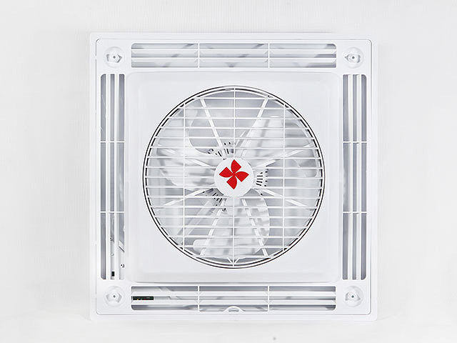 夏季风衣——，时尚与实用并存的夏季风衣